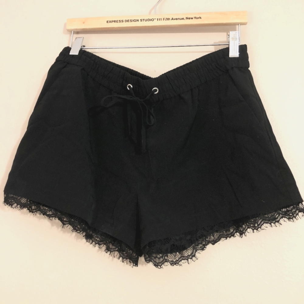 Express Lace Hem Short